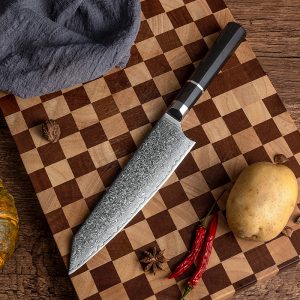 Japan-messer.at-japanisches Kiritsuke Damastmesser beim kochen