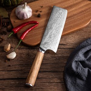 Japan-messer.at-japanisches Nakiri Damastmesser in der Küche